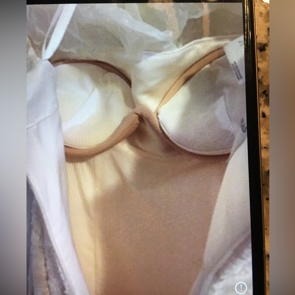 Pronovias Designer Wedding Dress - Picture 6 of 8